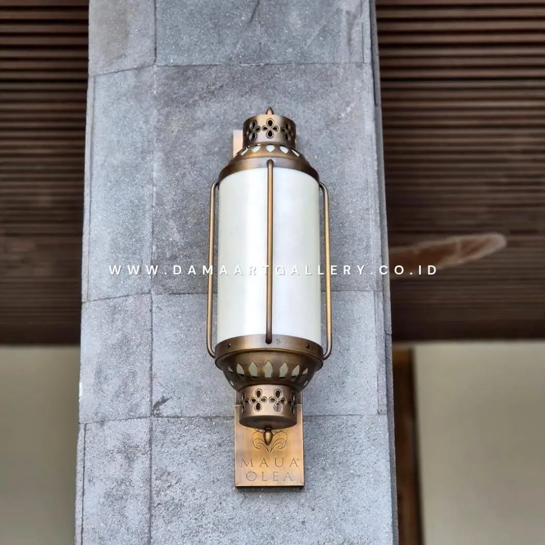 Lampu Pilar Kuningan Klasik